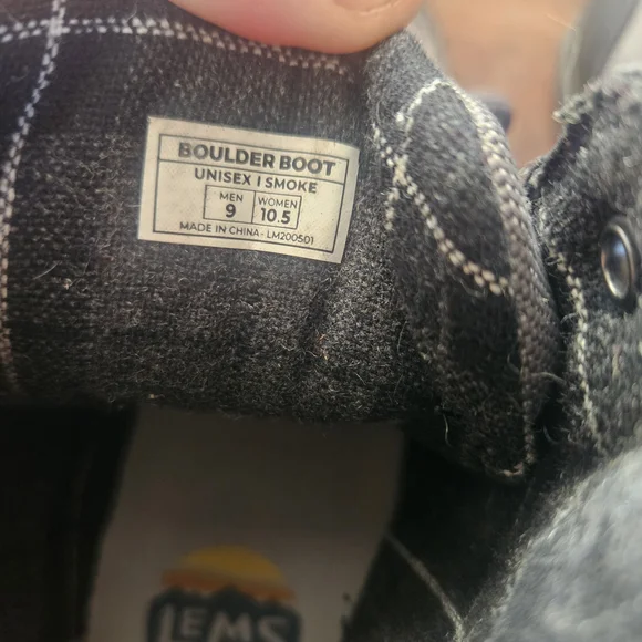 Men's Black and Gray Boots - Picture 4 of 7